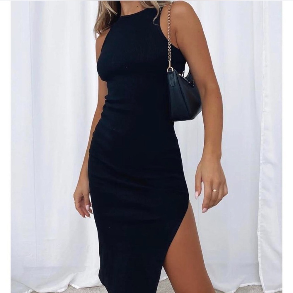 Size XS- NEW WITHOUT TAGS White Fox Boutique ‘Meet Again’ midi dress- Black